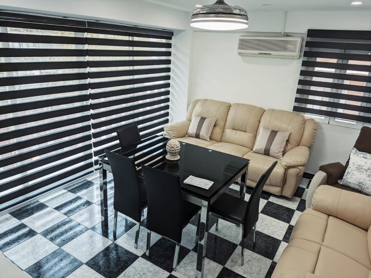 Vivienda Turistica Salazar Apartment Granada Exterior photo